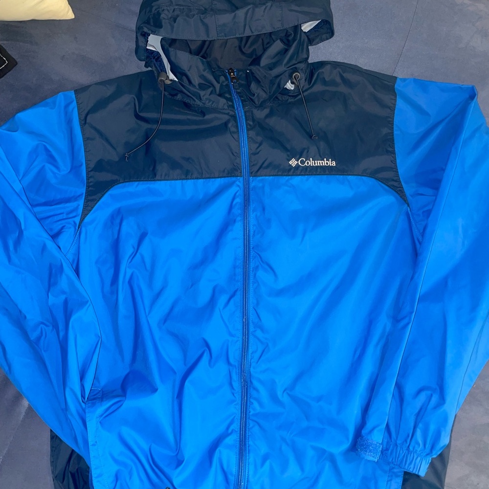 SOLD 🚨EUC Men's Columbia Navy/Royal Hooded Packable Windbreaker L